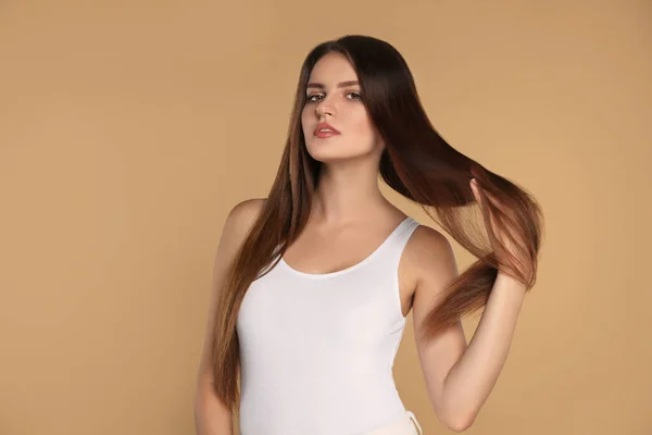 Young Woman Strong Healthy Hair Beige Background — Φωτογραφία Αρχείου