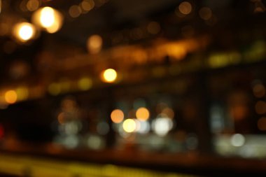 Bokeh efektli modern bar iç mimarisinin bulanık görünümü