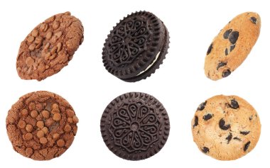 Beyaz arkaplanda lezzetli farklı çerezlerle ayarlandı