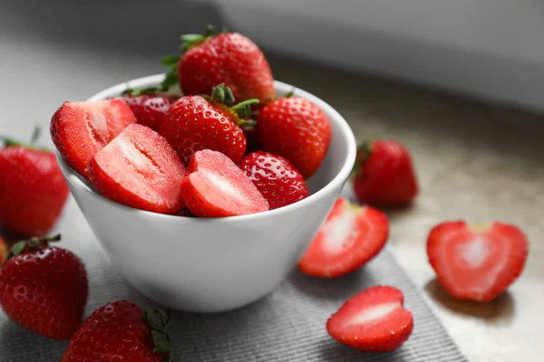 Fresh Juicy Strawberries Table Closeup View — ストック写真