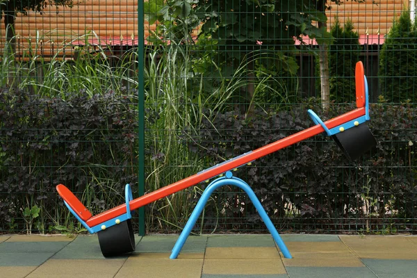 Lege Kleurrijke Outdoor Kinderspeelplaats Met Wip — Stockfoto