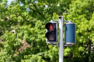 Güneşli bir günde yaya trafiği açık havada, mesaj için boşluk