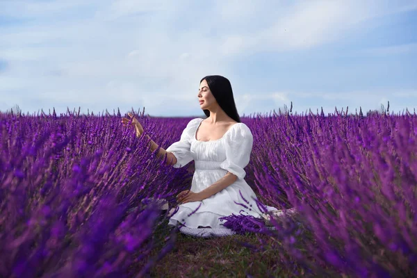 Beautiful Young Woman Sitting Lavender Field — Photo