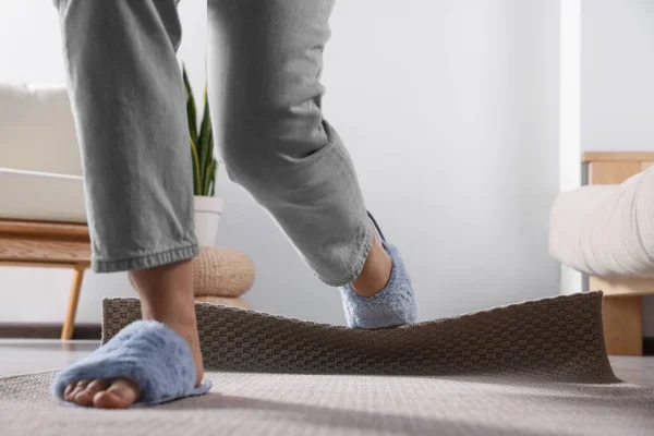 Woman Tripping Carpet Home Closeup — Stock Photo, Image