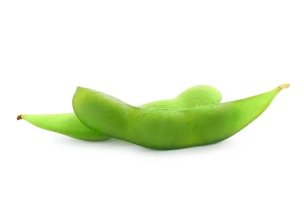白い背景に生の緑の枝豆ポッド — ストック写真