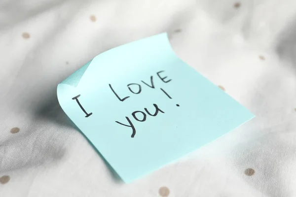 Sticky Note Phrase Love You Bed Closeup — Stock Photo, Image