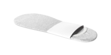 Beyaz arkaplanda yeni bir çift pamuk çorap