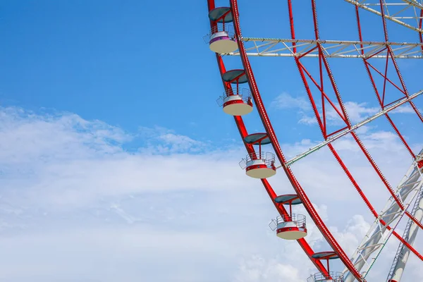 Όμορφη Μεγάλη Ρόδα Ferris Κατά Συννεφιασμένο Ουρανό — Φωτογραφία Αρχείου