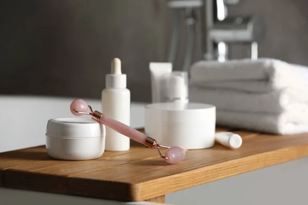 Bath Tray Natural Face Roller Cosmetic Products Tub — Foto de Stock