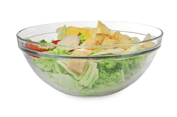Bol Délicieuse Salade Chou Chinois Croûtons Viande Pain Isolés Sur — Photo