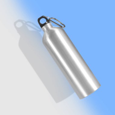 Arka planda metal spor su şişesi