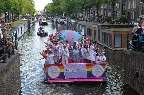 Amsterdam Netherlands August 2022 Many People Boats Lgbt Pride Parade — Photo