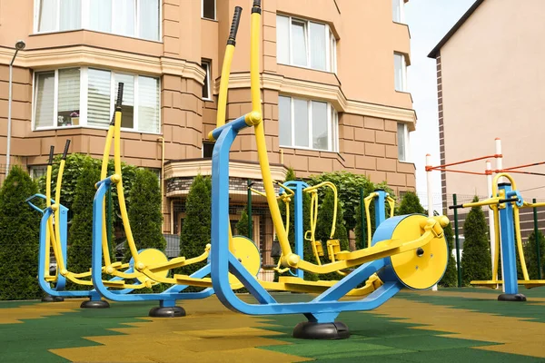 Empty Outdoor Playground Exercise Equipment Residential Area — 스톡 사진