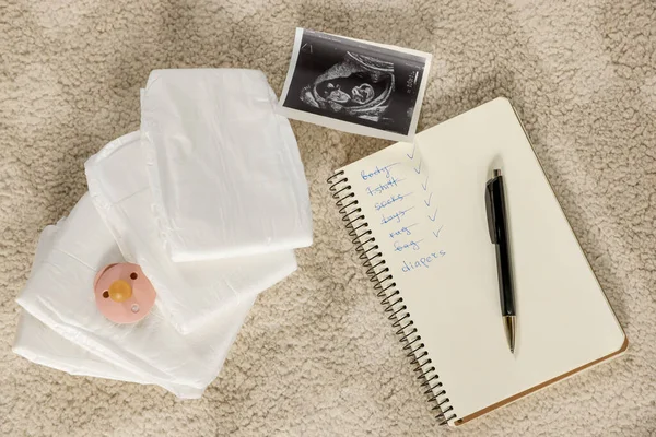 Composição Leigos Planos Com Material Bebê Lista Ultra Som Tapete — Fotografia de Stock