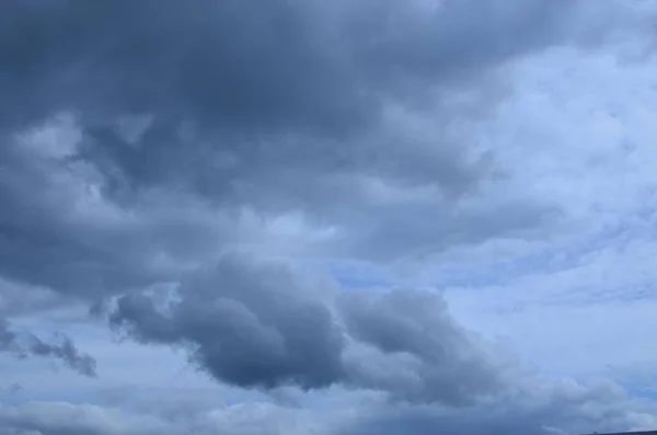 Malerischer Blick Auf Den Himmel Mit Flauschigen Wolken — Stockfoto