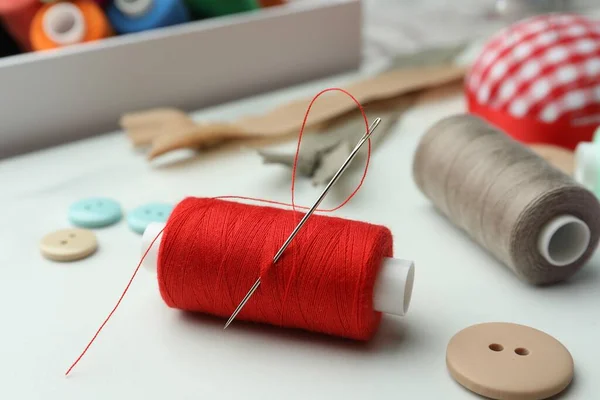 Fils Autres Fournitures Couture Sur Table Marbre Blanc — Photo