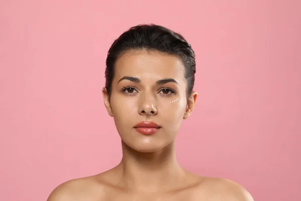 Woman Cream Eye Pink Background Skin Care — Stock Photo, Image