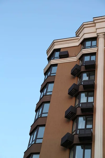 Facade Beautiful Residential Building Blue Sky Low Angle View — Foto de Stock