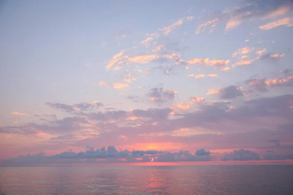 Мальовничий Вид Захід Сонця Хмарами Над Морем — стокове фото