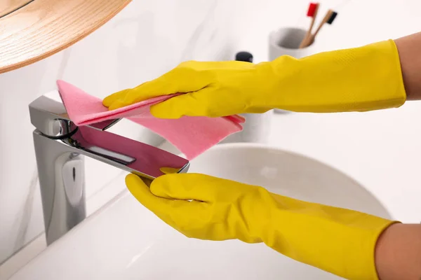 Woman Gloves Cleaning Faucet Bathroom Sink Rag Closeup — Stock Photo, Image