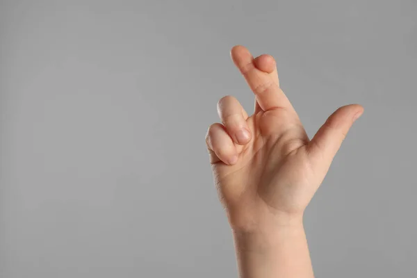 Child Holding Fingers Crossed Light Grey Background Closeup Space Text — Stock Photo, Image