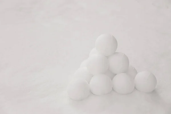 Piramide Palle Neve Perfette Sulla Neve All Aperto Spazio Testo — Foto Stock