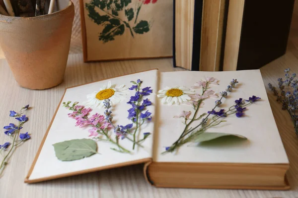 Libro Con Hermosas Flores Secas Mesa Madera —  Fotos de Stock