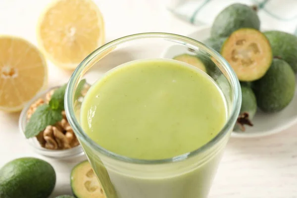 Vers Gemaakte Feijoa Smoothie Glas Lichte Tafel Close — Stockfoto