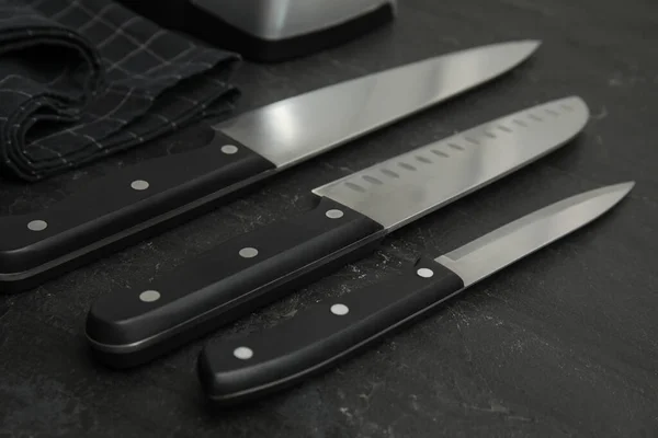 Set Sharp Knives Black Table Closeup — Stock Photo, Image