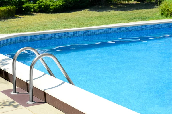 Swimming Pool Metal Ladder Sunny Day — Foto de Stock