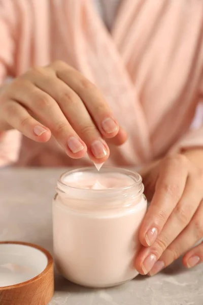 Mujer Que Aplica Crema Manos Mesa Gris Primer Plano —  Fotos de Stock