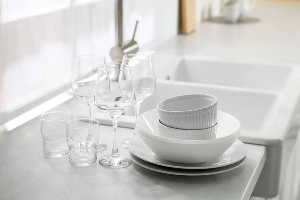 Different Clean Dishware Glasses Countertop Sink Kitchen — Foto de Stock