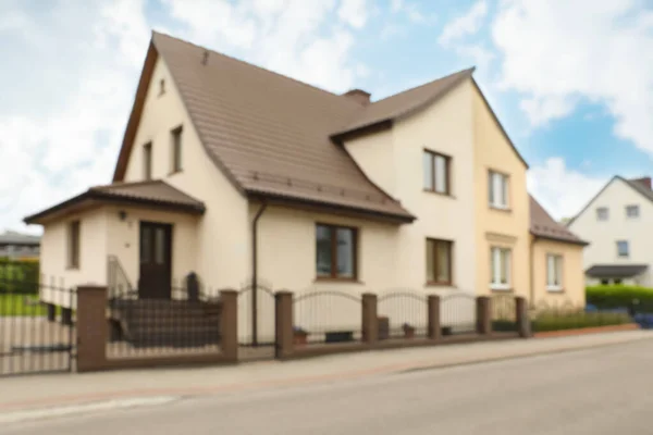 Blurred View Suburban Street Beautiful House — Zdjęcie stockowe