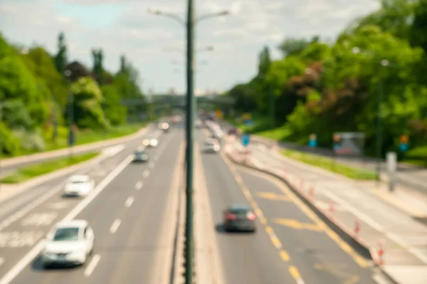 Vista Sfocata Del Traffico Autostradale Con Auto Nelle Giornate Sole — Foto Stock