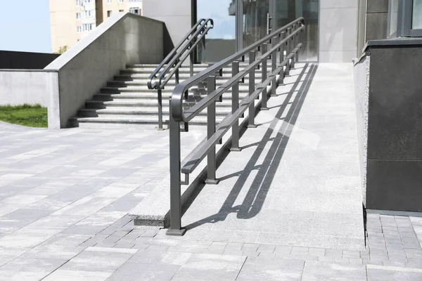 Escadas Livre Com Rampa Corrimão Metal — Fotografia de Stock