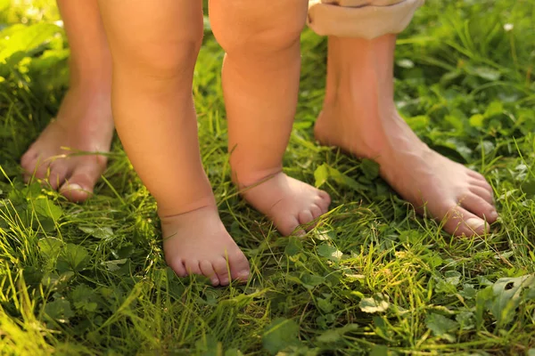Woman Her Child Walking Barefoot Green Grass Outdoors Closeup — Fotografia de Stock