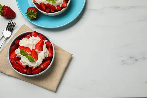 Delicious Strawberries Whipped Cream Served White Marble Table Flat Lay — Stock Photo, Image