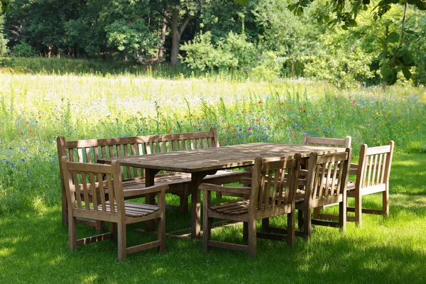 Empty Wooden Table Bench Chairs Garden — Fotografia de Stock