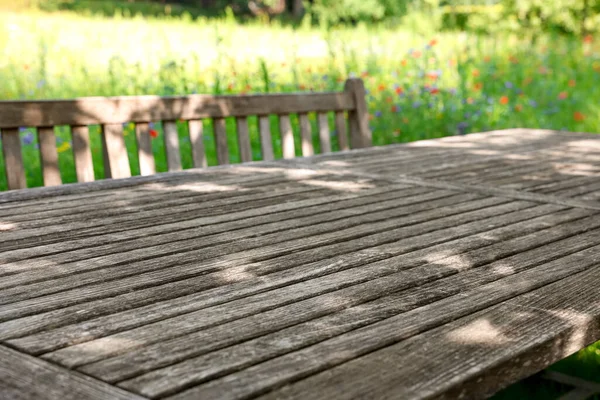 Empty Wooden Table Bench Sunny Day Garden — 스톡 사진