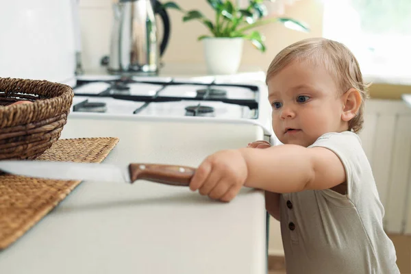 Little Child Holding Sharp Knife Kitchen Dangerous Situation — 스톡 사진