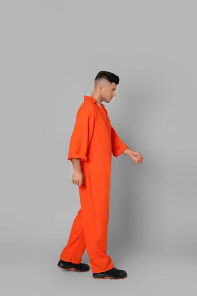 Fånge Orange Overall Grå Bakgrund — Stockfoto