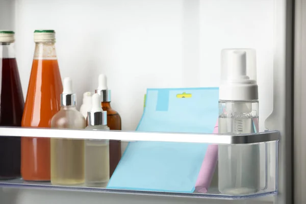 Produtos Cosméticos Diferentes Prateleira Refrigerador — Fotografia de Stock