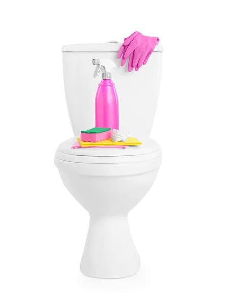 Tuvalette Beyaz Arka Planda Farklı Temizlik Malzemeleri Var — Stok fotoğraf