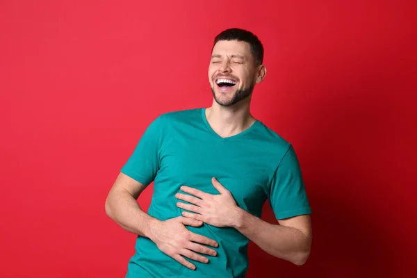 Handsome Man Laughing Red Background Funny Joke — Stock Photo, Image