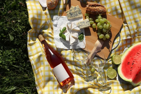Picnic Blanket Delicious Food Wine Green Grass Outdoors Top View — Stock Photo, Image