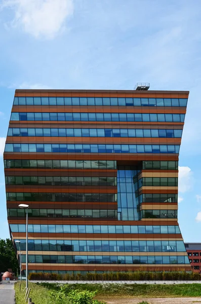 Schöne Aussicht Auf Modernes Gebäude Sonnigen Tagen — Stockfoto