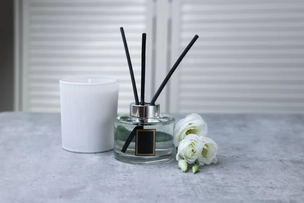 Reed Diffuser Scented Candle Eustoma Flowers Gray Marble Table — Stockfoto