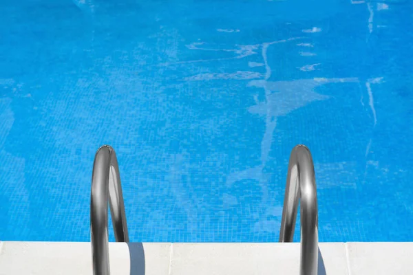 Swimming Pool Metal Ladder Sunny Day View — Stock Photo, Image