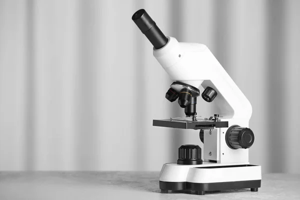 Μοντέρνο Μικροσκόπιο Εσωτερικούς Χώρους Χώρος Για Κείμενο — Φωτογραφία Αρχείου