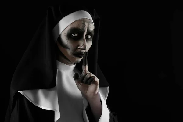 Portrait Religieuse Diabolique Effrayante Sur Fond Noir Espace Pour Texte — Photo